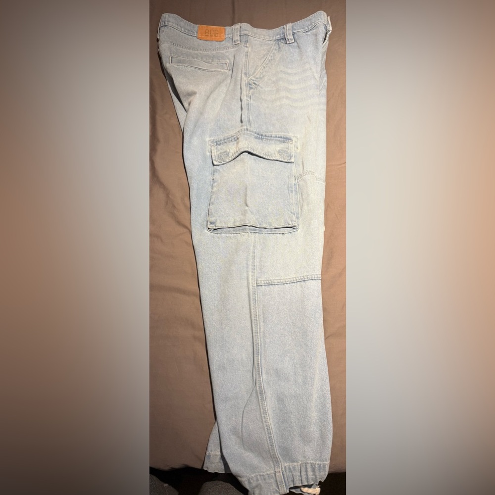 BDG size 36 Light Wash Denim Cargo Jeans